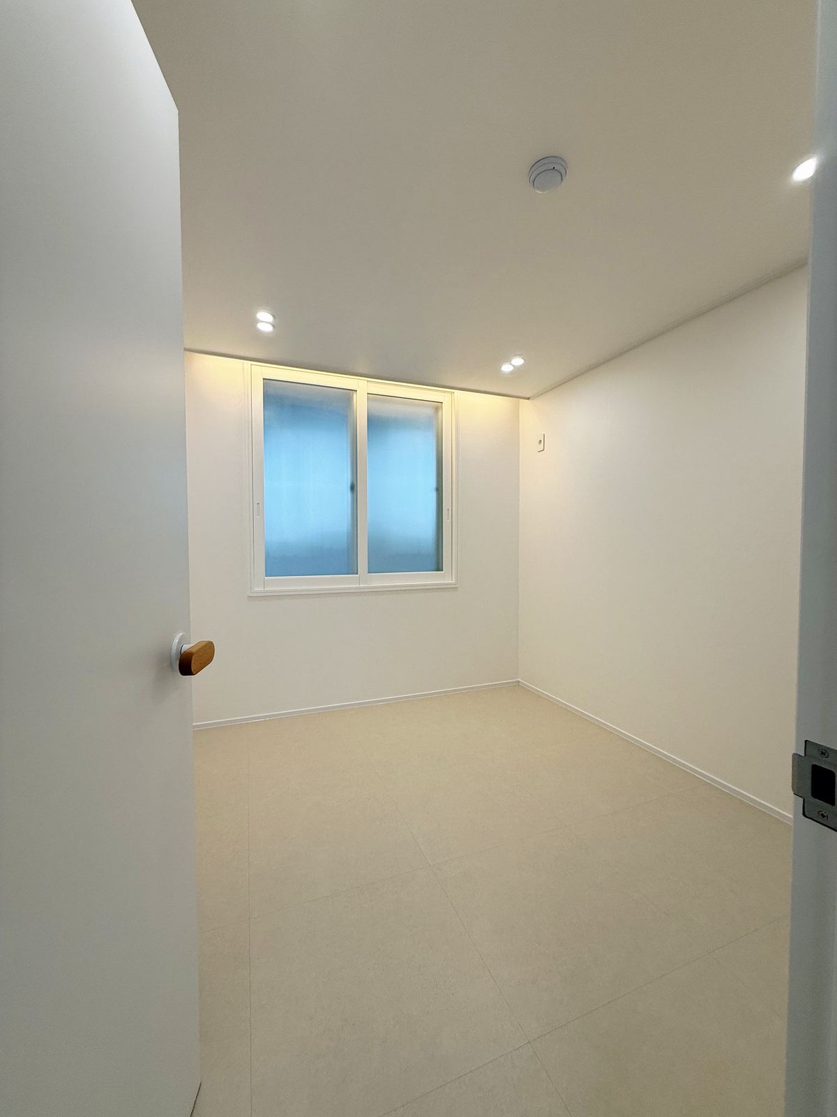 Style reference: an open-plan living and dining room in a minimal Korean interior